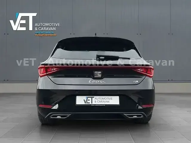 Używany Seat Leon FR 150 KM (110 kW) 2023 Czarny Hatchback