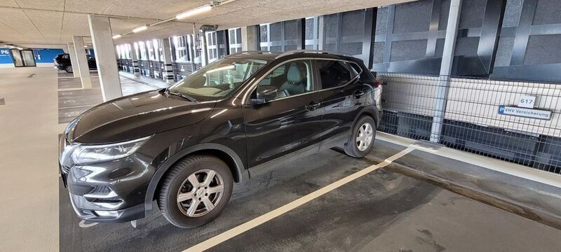 Schwarz Gebraucht 2020 Nissan Qashqai Tekna SUV | 17.400 € (Superpreis) - Bild 1/3