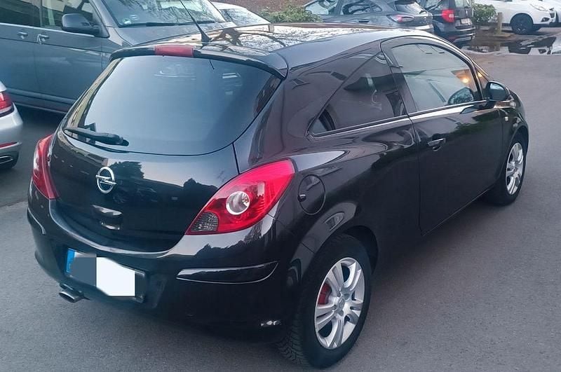 Second-hand Opel Corsa 83 CP (61 kW) 2012 Negru Hatchback