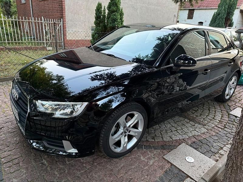 Schwarz Gebraucht 2018 Audi A3 Sport Limousine | 15.700 € (Guter Preis) - Bild 1/4
