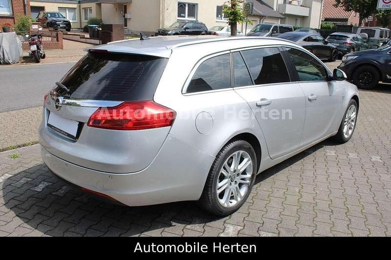 Gebraucht Opel Insignia Edition 131 PS (96 kW) 2010 Silber Kombi
