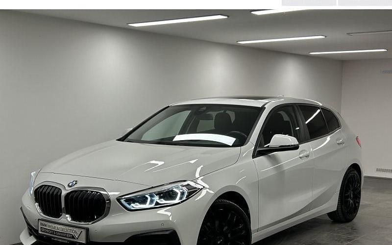 Weiß Gebraucht 2021 BMW 118 Advantage Kleinwagen | 23.850 € (Teuer) - Bild 1/4