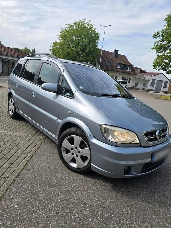 Grau Gebraucht 2004 Opel Zafira OPC Van / Kleinbus | 3.250 € (Teuer) - Bild 1/4