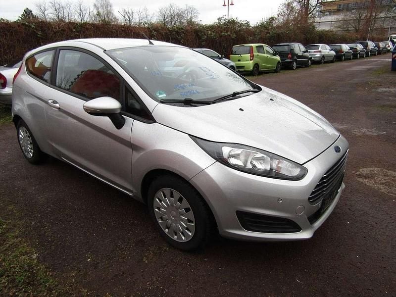 Silber Gebraucht 2015 Ford Fiesta Trend Kleinwagen | 4.990 € (Fairer Preis) - Bild 1/4