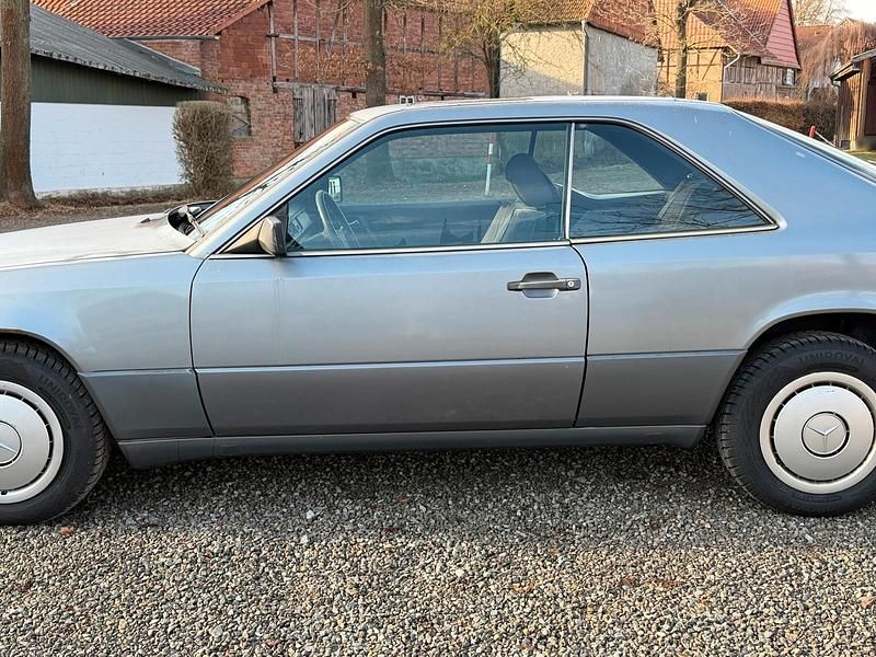 Gebraucht Mercedes 230 132 PS (97 kW) 1988 Grau Coupé