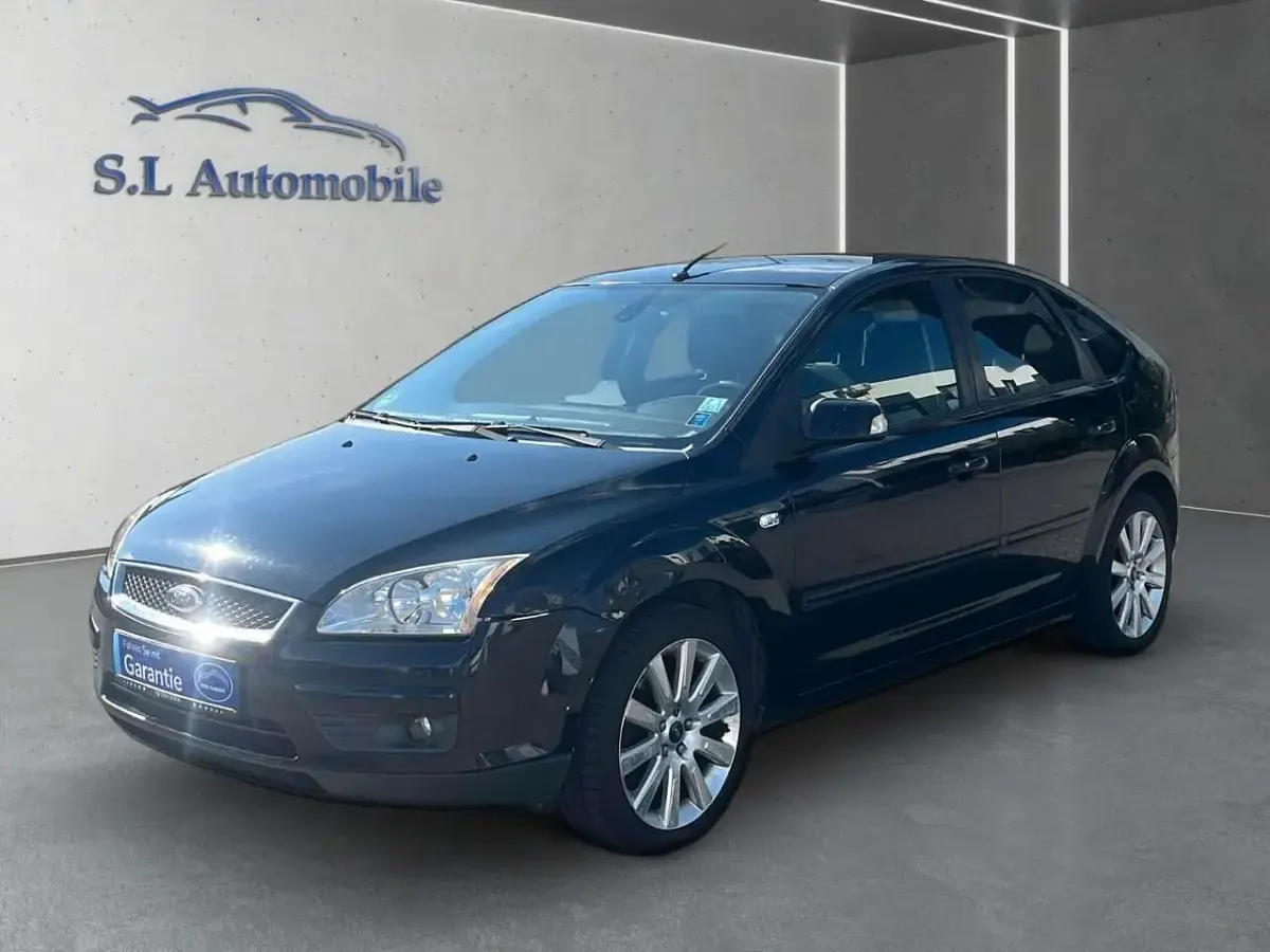 Używany Ford Focus Ghia 145 KM (106 kW) 2007 Czarny Hatchback