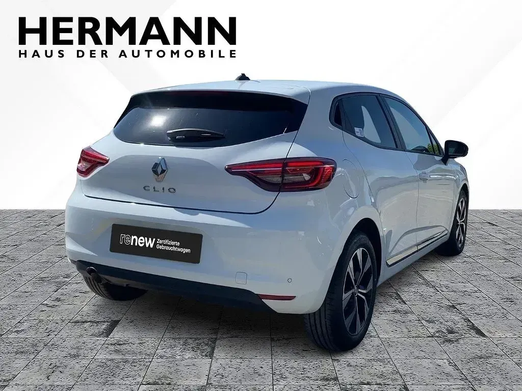Begagnad Renault Clio V Evolution 67 HK (49 kW) 2024 Vit Sedan