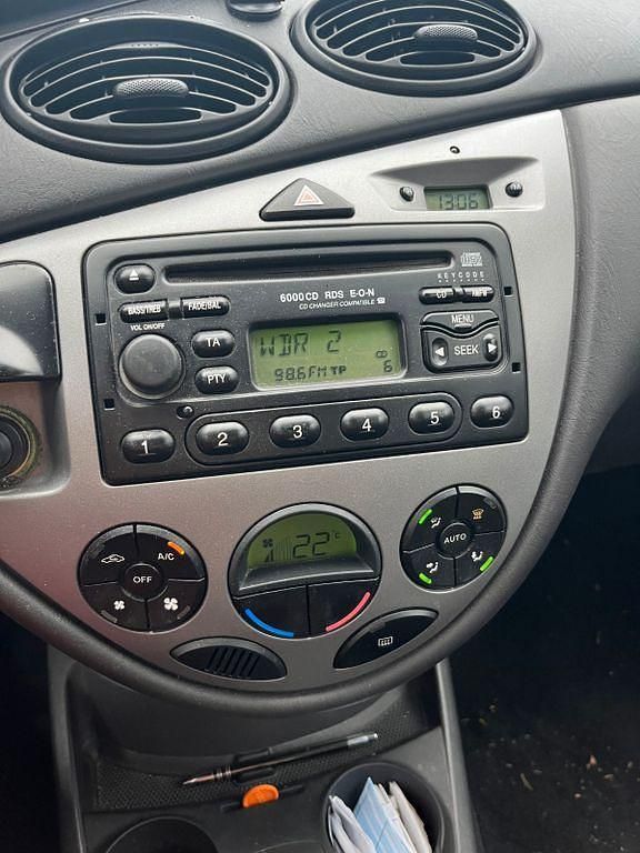 Usata Ford Focus 101 CV (74 kW) 2004 Grigio Berlina