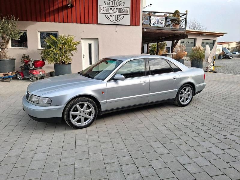 Silber Gebraucht 1996 Audi A8 Limousine | 5.999 € (Teuer) - Bild 1/4