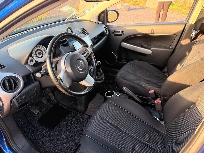 Usata Mazda 2 103 CV (75 kW) 2007 Blu Utilitaria