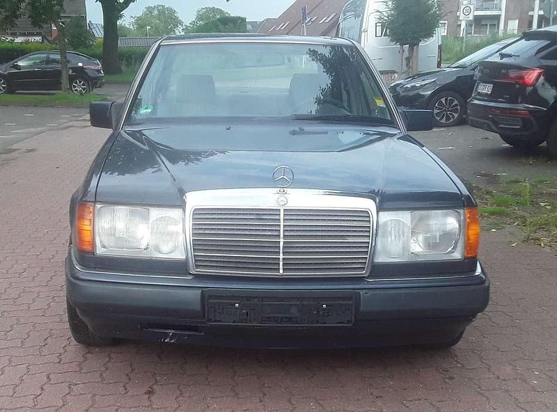 Gebraucht 1991 Mercedes E230 Limousine | 3.900 € - Bild 1/4