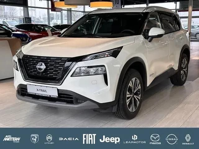 Brilliant white (m) Neu 2025 Nissan X-Trail N-Connecta SUV | 36.880 € - Bild 1/4