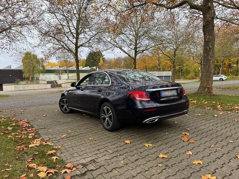 Gebraucht Mercedes E200 Avantgarde 197 PS (144 kW) 2020 Blau Limousine