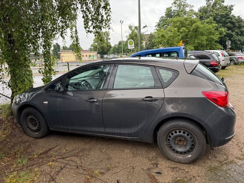 Other Gebraucht 2013 Opel Astra Edition Limousine | 2.999 € (Guter Preis) - Bild 1/4