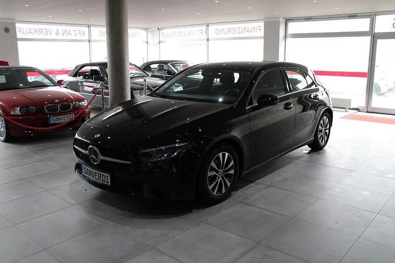 Gebraucht Mercedes A180 Sport 136 PS (100 kW) 2024 Nachtschwarz Limousine