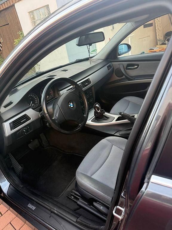 Grau Gebraucht 2005 BMW 320 Limousine | 4.000 € (Fairer Preis) - Bild 1/4