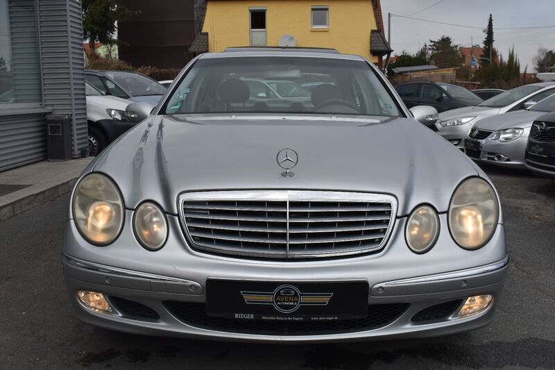 Second-hand Mercedes E200 Elegance 163 CP (119 kW) 2004 Argintiu Berlinǎ