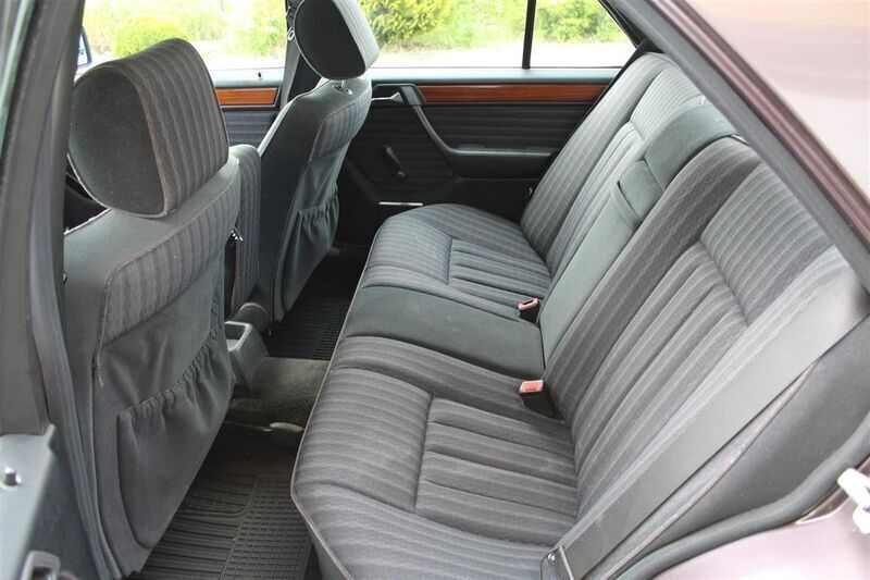 Gebraucht Mercedes E230 132 PS (97 kW) 1992 Braun Limousine