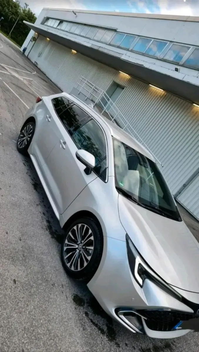 Gebraucht Toyota Corolla Hybrid 140 PS (102 kW) 2024 Silber Kombi