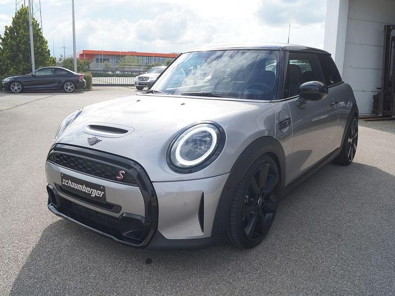 Gebraucht Mini Cooper S Classic 178 PS (130 kW) 2024 Meltingsilver iii Kleinwagen