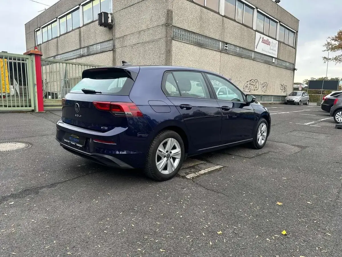 Gebraucht VW Golf VIII Life 150 PS (110 kW) 2020 Atlantic blue Limousine