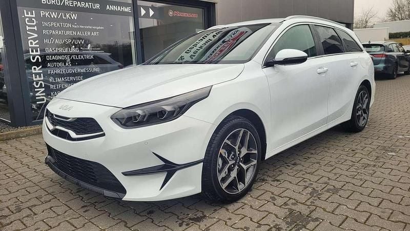 Perlweiß Neu 2024 Kia Ceed Sportswagon 3 Kombi | 25.290 € (Fairer Preis) - Bild 1/4