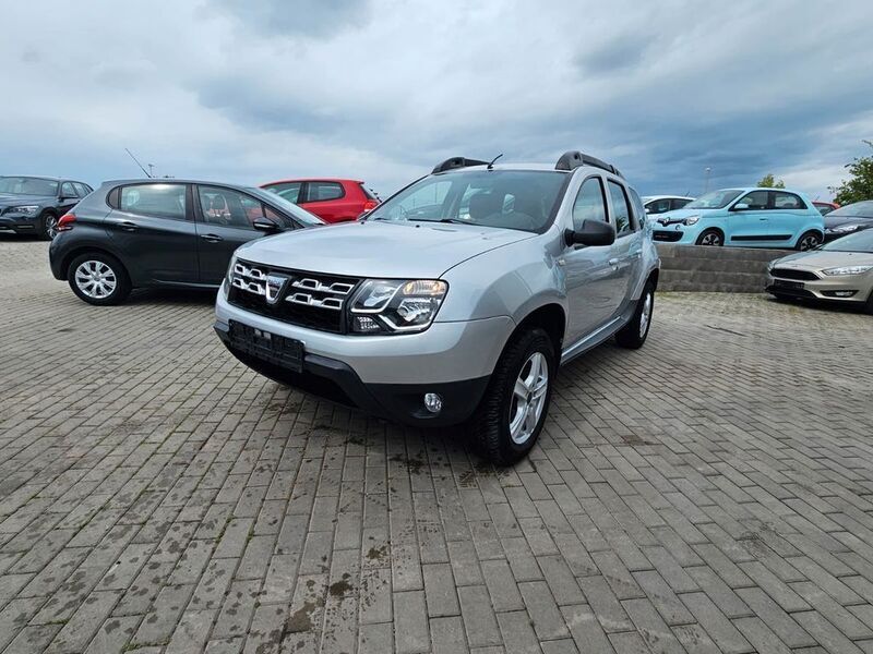 Grau Gebraucht 2015 Dacia Duster Prestige SUV | 8.450 € (Fairer Preis) - Bild 1/4
