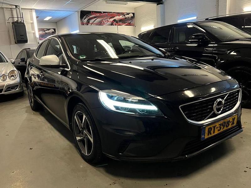 Gebraucht Volvo V40 R-Design 150 PS (110 kW) 2018 Schwarz Kombi