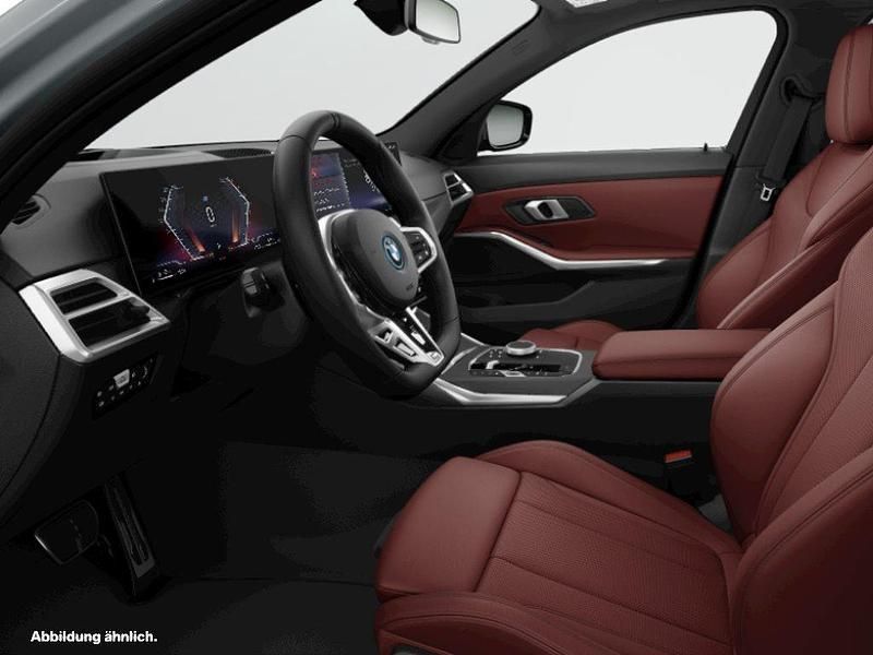 Grau Gebraucht 2024 BMW 330e Kombi | 53.429 € - Bild 1/2