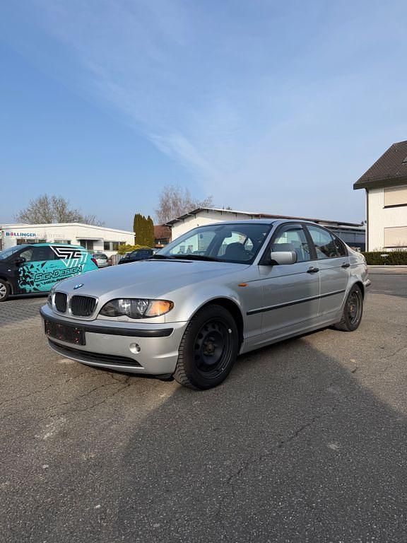 Silber Gebraucht 2003 BMW 318 Limousine | 1.999 € (Guter Preis) - Bild 1/4