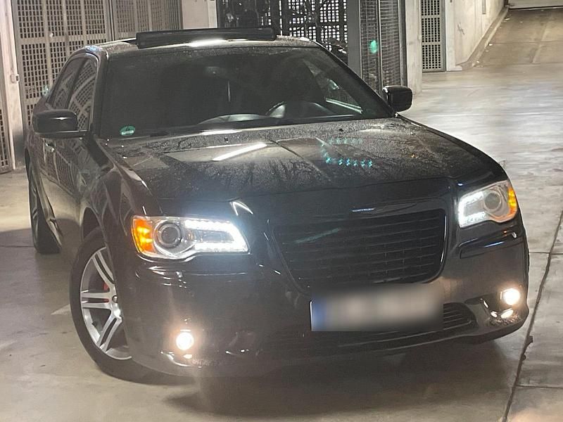 Schwarz Gebraucht 2014 Chrysler 300C Limousine | 11.500 € - Bild 1/4
