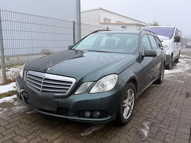 Grün Gebraucht 2010 Mercedes E220 Kombi | 2.900 € (Superpreis) - Bild 1/4