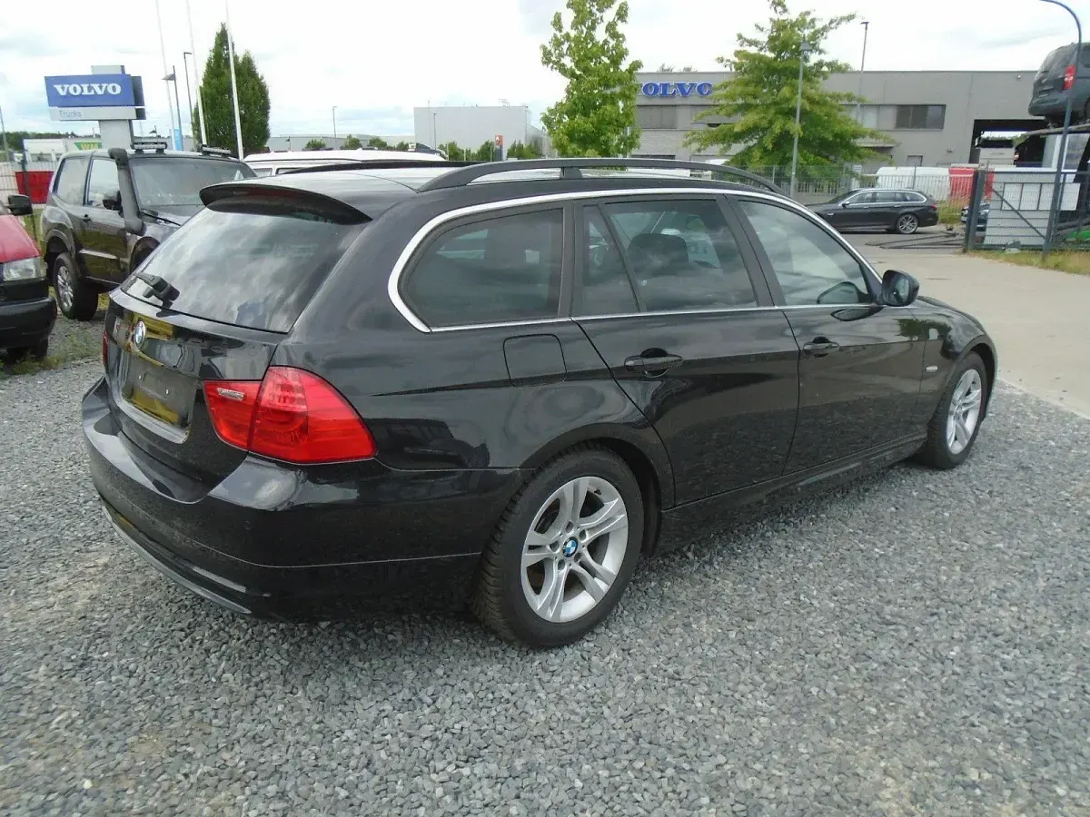 Gebraucht BMW 320 Comfort Edition 170 PS (125 kW) 2010 Schwarz Kombi