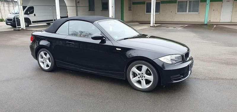Schwarz 2 Gebraucht 2009 BMW 118 Cabriolet Cabrio | 9.900 € (Fairer Preis) - Bild 1/4