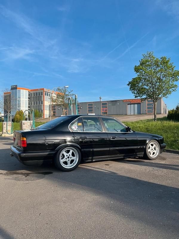 Second-hand BMW 525 Performance 192 CP (141 kW) 1990 Negru Berlinǎ