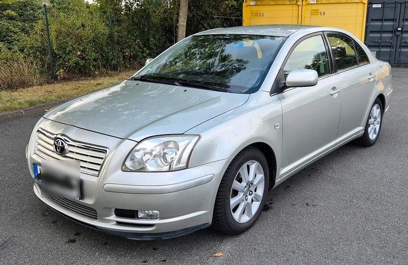 Silber Gebraucht 2004 Toyota Avensis Limousine | 5.500 € (Teuer) - Bild 1/4