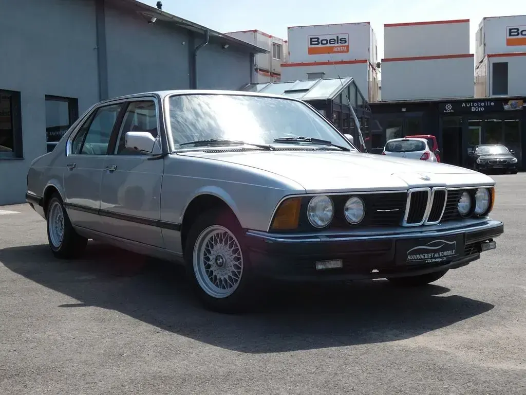 Gebraucht BMW 728 184 PS (135 kW) 1984 Silber Limousine