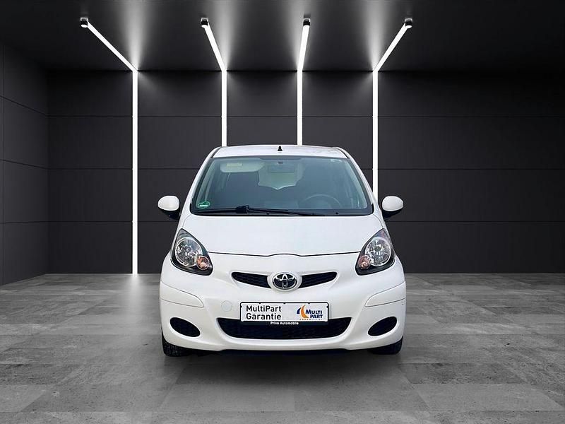 Gebraucht Toyota Aygo Cool 68 PS (50 kW) 2012 Weiß Kleinwagen