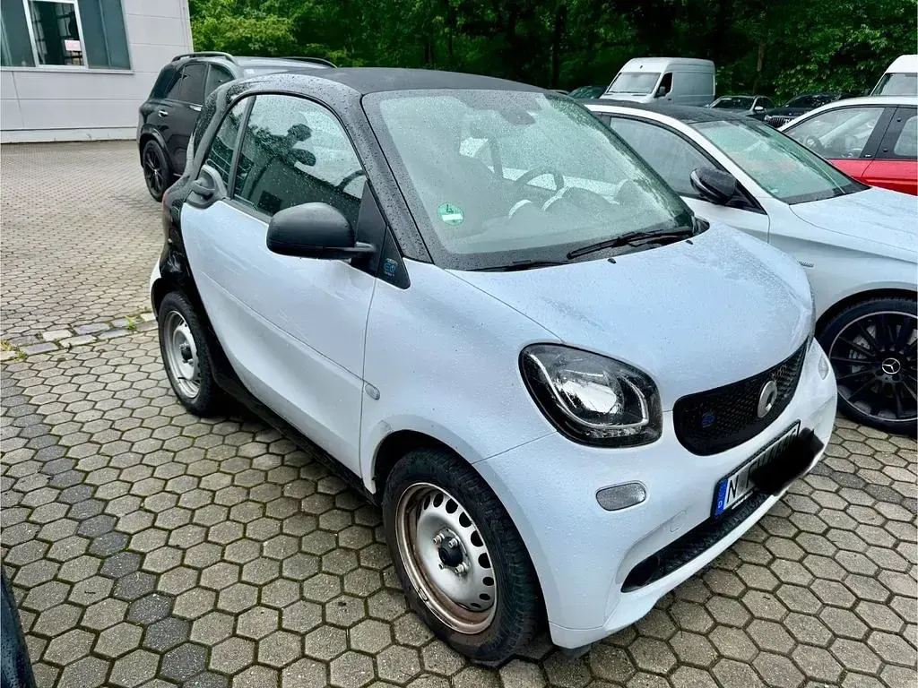 Gebraucht Smart ForTwo Electric Drive 41 kW (56 PS) 2019 Weiß Coupé