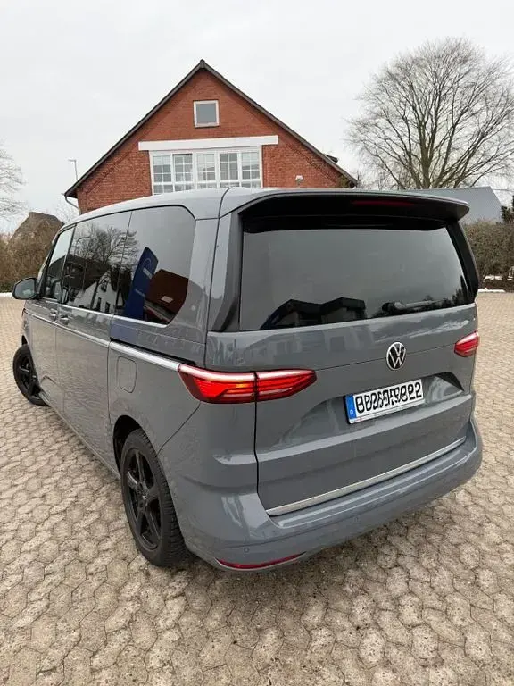 Gebraucht VW T7 Style 150 PS (110 kW) 2024 Grau Van