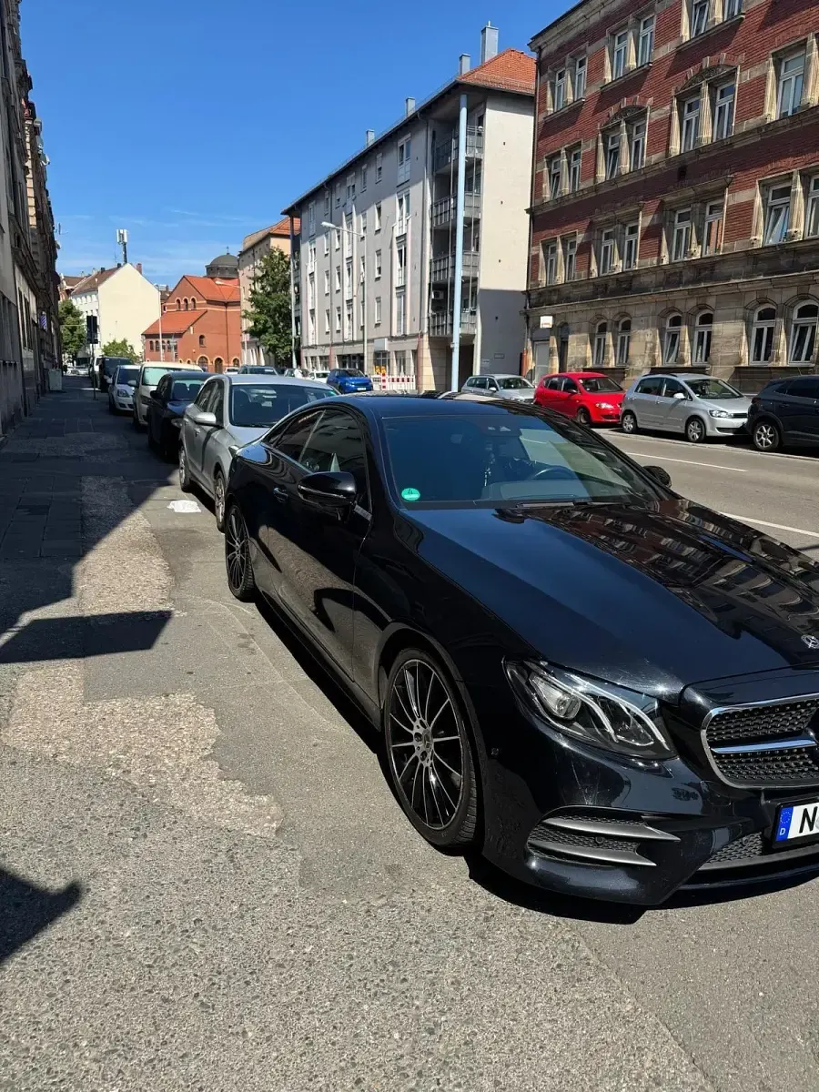 Gebraucht Mercedes E220 194 PS (142 kW) 2019 Schwarz Coupé