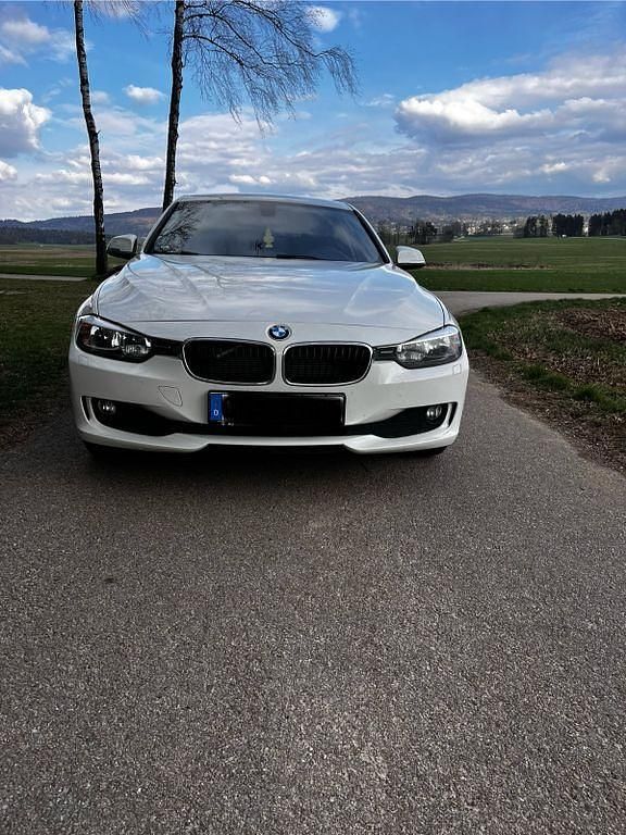 Weiß Gebraucht 2014 BMW 318 Kombi | 5.100 € (Guter Preis) - Bild 1/3