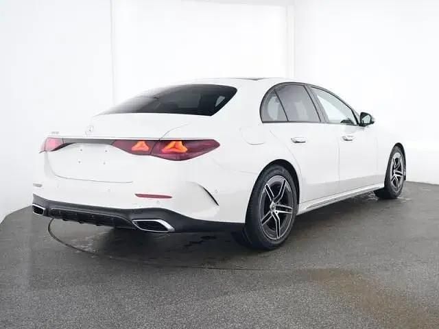 Gebraucht Mercedes E220 AMG 197 PS (144 kW) 2025 Weiß Limousine