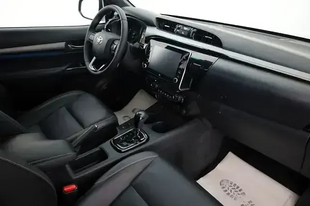 Gebraucht Toyota HiLux SR 204 PS (150 kW) 2023 Grün Pickup