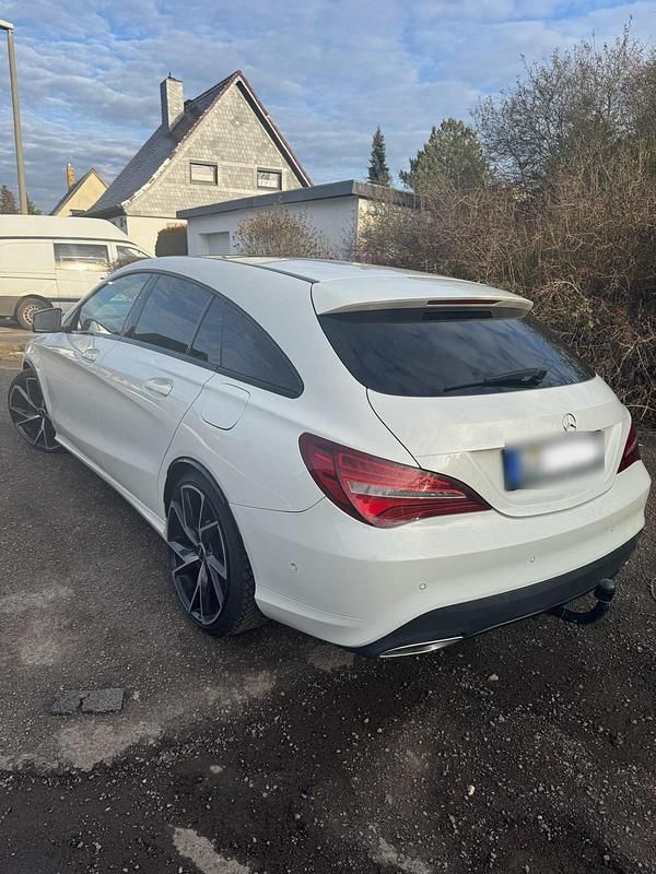 Gebraucht Mercedes CLA220 180 PS (132 kW) 2016 Weiß Limousine