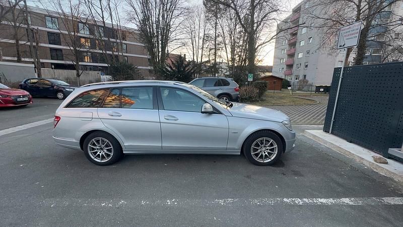 Gebraucht Mercedes C220 Elegance 170 PS (125 kW) 2008 Silber Limousine