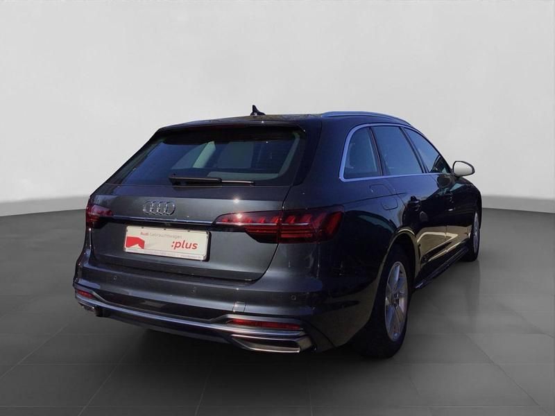 Gebraucht Audi A4 Advanced 163 PS (119 kW) 2022 Grau Kombi