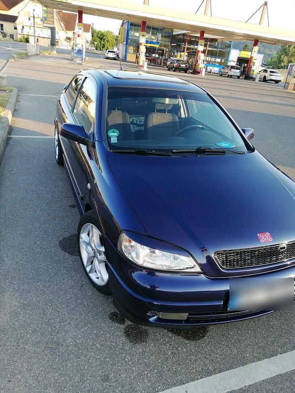 Gebraucht Opel Astra Sportive 136 PS (100 kW) 1998 Blau Limousine