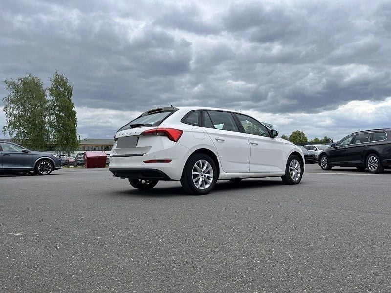 Weiss Gebraucht 2020 Skoda Scala Ambition Kleinwagen | 16.689 € (Fairer Preis) - Bild 1/4