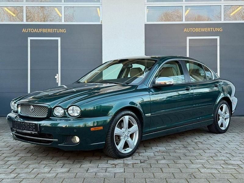 Grün Gebraucht 2010 Jaguar X-type Executive Limousine | 6.900 € (Fairer Preis) - Bild 1/4